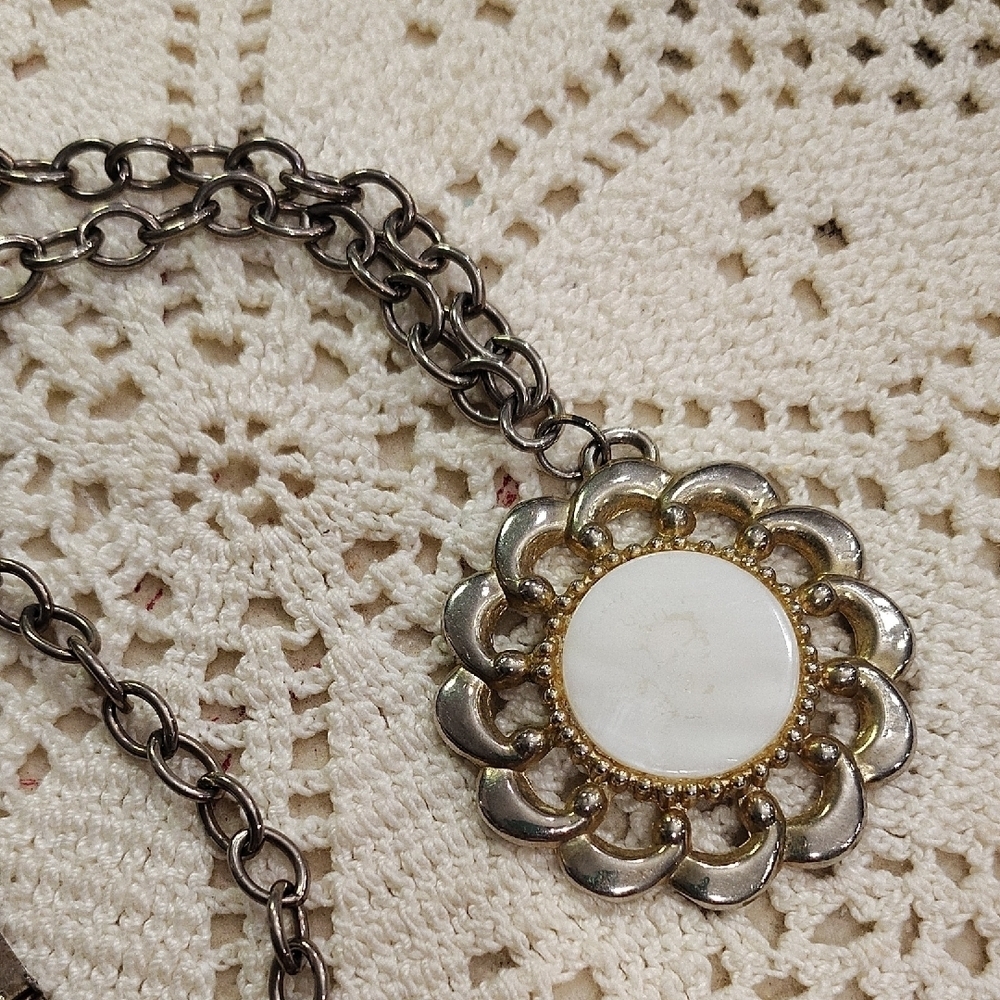 17" Daisy Chain Necklace Silver And Gold Tone Vintage Attached Pendant